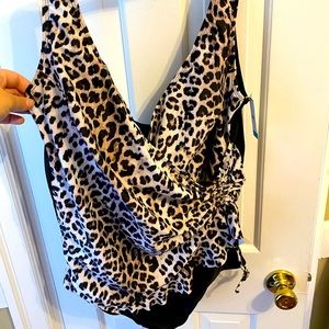 Animal print swimsuit! NWT. xxl